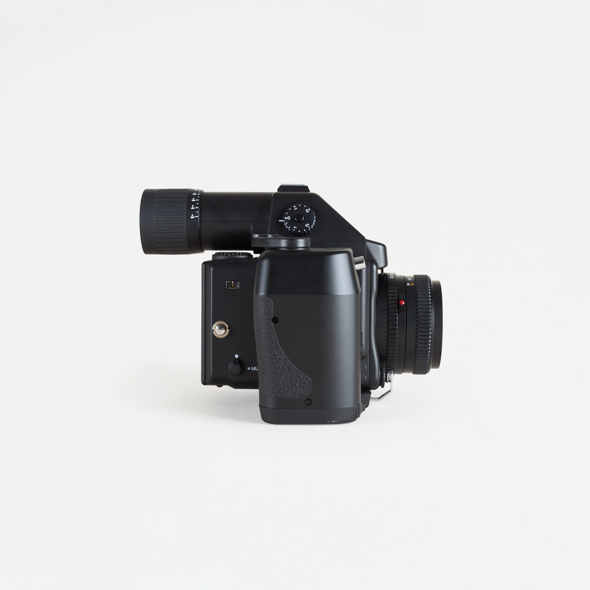 Mamiya 645E with 80mm f/2.8 N and GN401 Grip - Image 6